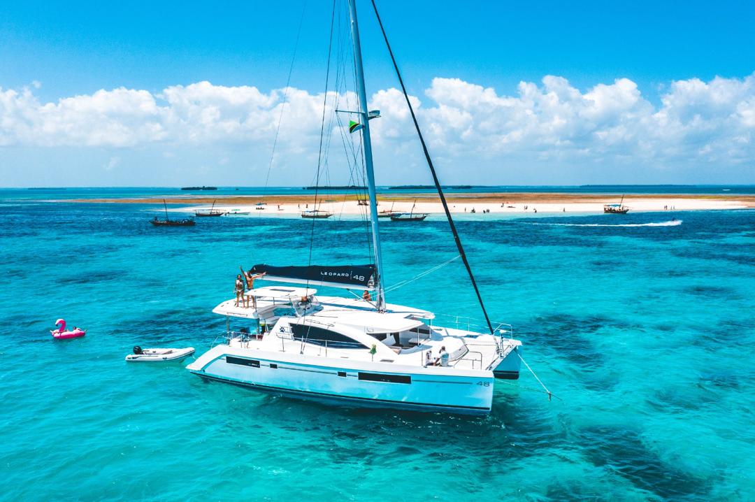 YACHT CRUISE 